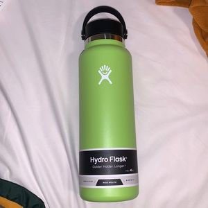 BRAND NEW 40OZ HYDROFLASK